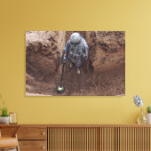 Spezialist sucht nach einem Waffencache Leinwanddruck (Insitu (Wohnzimmer))