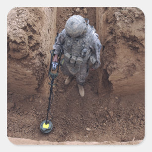 Spezialist sucht nach einem Waffencache Quadratischer Aufkleber