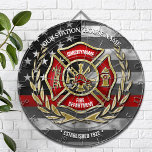 Speziell für die Firefighter-Familie mit dünner ro Dartscheibe<br><div class="desc">Ideal für die Feuerwehrfamilie oder für das Bahnhofshaus! Das Design ist fantastisch mit dem Namen der Feuerwehrfrau (oder dem Namen der Feuerwehr) ,  der dünnen roten Feuerwehrflagge und dem maltesischen Kreuzsymbol. Das ideale Geschenk für ein Feuerwerk,  einen Geburtstag oder Abschluss eines Feuerwehrmanns,  eine Hauswärmung,  eine Hochzeit oder einen Anlass!</div>