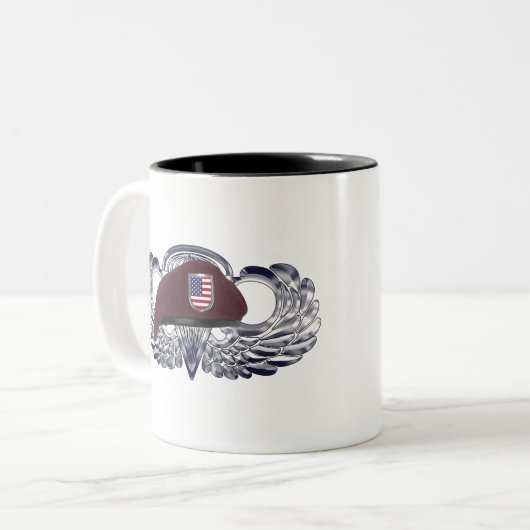 Speziell für Im Flugzeug Flügel konzipiertes Beret Zweifarbige Tasse (Vorderseite Links)