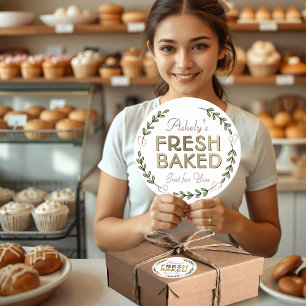 Speziell für Sie mit Ihrem Namen gebacken Runder Aufkleber