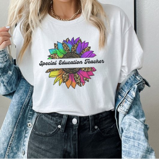 Spezielle Bildung Lehrerin Regenbogenblüte T-Shirt