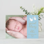 Spezielle Lieferung Stork Baby Boy Blue Foto Birth Ankündigung (Stehend Vorderseite)