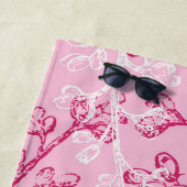 Spezielles botanisches Rosa Strandtuch (Beispiel)