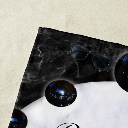 Sphere Graphics aus weißem und schwarzem Marmor Strandtuch (Beispiel)