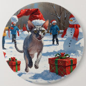 Sphynx Cat läuft im Schnee mit Weihnachtsmütze Button (Vorderseite)