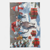 Sphynx Cat läuft im Schnee mit Weihnachtsmütze Geschirrtuch (Vertikal)