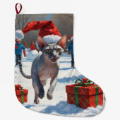 Sphynx Cat läuft im Schnee mit Weihnachtsmütze Großer Weihnachtsstrumpf (Vorderseite)