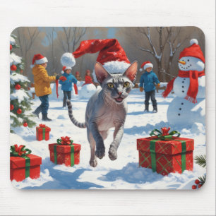Sphynx-Katze läuft im Schnee mit Weihnachtsmütze Mousepad