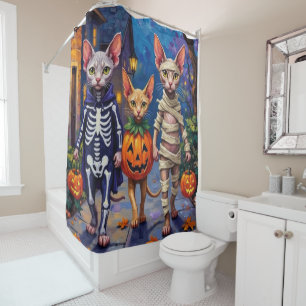 Sphynx-Katzen beim Trick-or-Treat in Halloween-Kos Duschvorhang