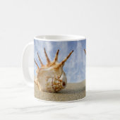 Spider Conch Muschel am Sandy Beach Kaffeetasse (Vorderseite Links)