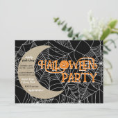 Spiderweb Crescent Moon Halloween Party Einladung (Stehend Vorderseite)