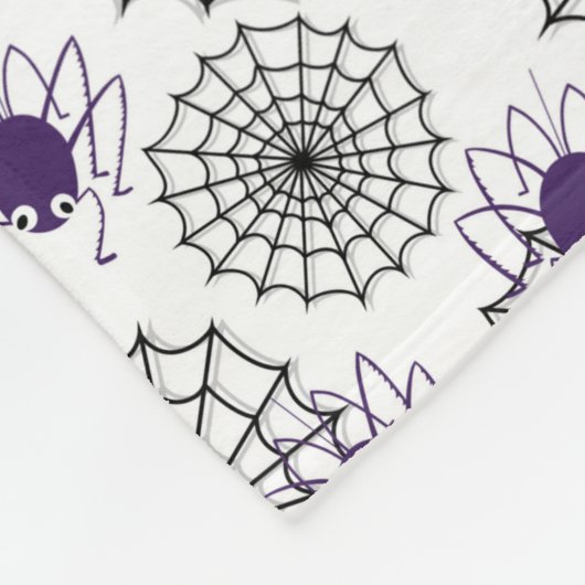 Spiderweb & Lila Spiders Halloween White Pattern Fleecedecke (Ecke)