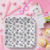 Spiderweb & Lila Spiders Halloween White Pattern Pappteller (Party)