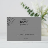 Spiderwebs Black and Gray Gothic Wedding RSVP Karte (Stehend Vorderseite)