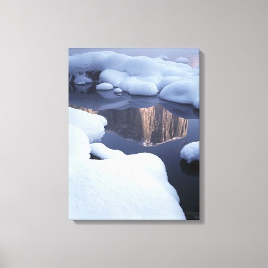 Spiegelbild des Berges in Fluss 2 Leinwanddruck (Vorderseite)