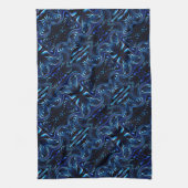 Spiegeln geformter Blume und Schmetterling in dunk Geschirrtuch (Vertikal)