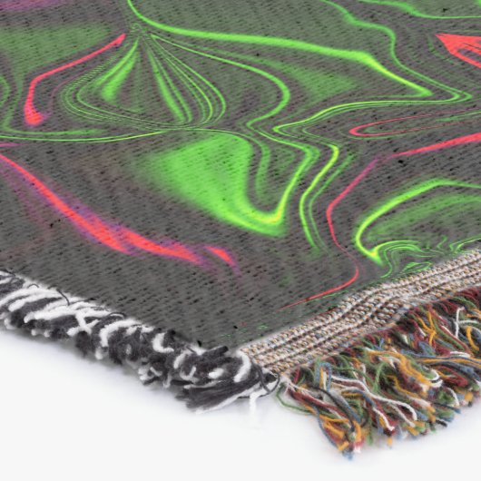 Spiegeln gekrümmter roter Linien auf grünem Hinter Decke (Ecke)