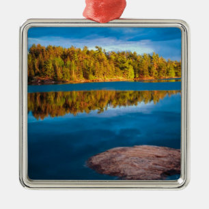 Spiegelungen am frühen Abend in den Grenzgewässern Silbernes Ornament