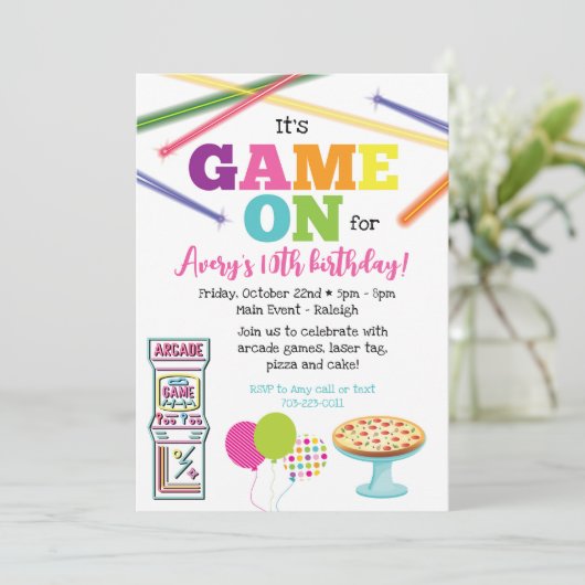 Spiel auf Arcade Pizza Party Einladung (Stehend Vorderseite)