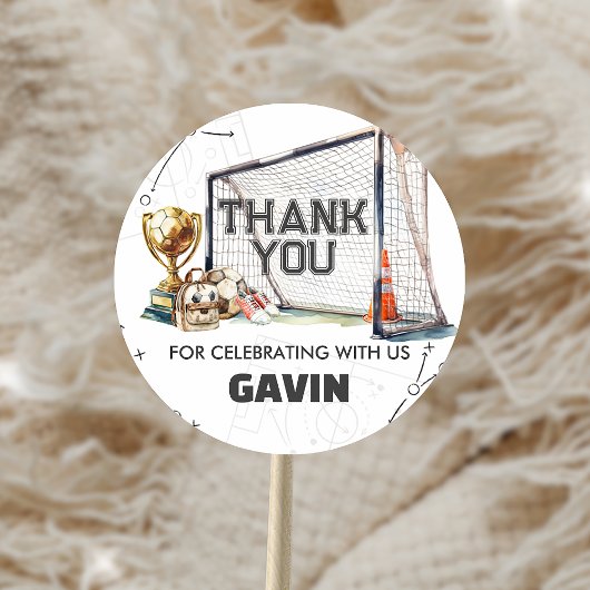 Spiel Ein Fußballjungen-Geburtstag Runder Aufkleber