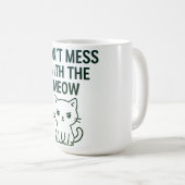 Spiel mit dem Miauen – Süß aber Psycho-Katze Kaffeetasse (VorderseiteRechts)