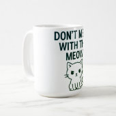 Spiel mit dem Miauen – Süß aber Psycho-Katze Kaffeetasse (Vorderseite Links)