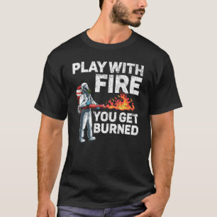 Spiel mit Feuer Sie werden gebrannt Flammenwerfer  T-Shirt