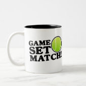 Spiel, Set, Match Zweifarbige Tasse (Links)