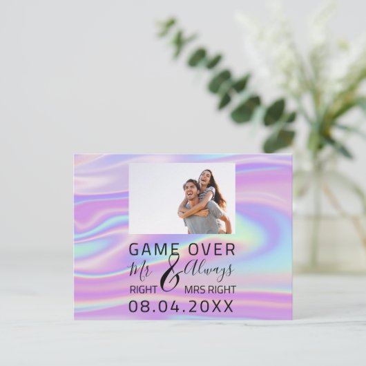 Spiel über holografisch lustige Save the Date Hoch Postkarte (Stehend Vorderseite)