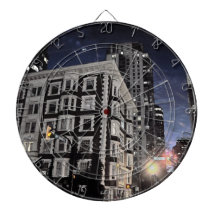 Spiel von Photostadtpfeilen die Nacht