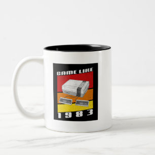 Spiel wie 1983, Retro-Gaming Zweifarbige Tasse