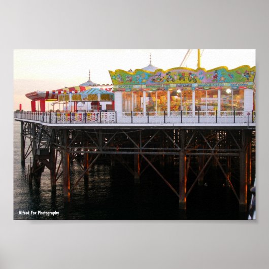 Spiele auf der Pier Poster (Vorne)