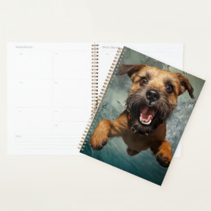 Spielefreudiger Hund Schwimmt Unterwasser Design Planer
