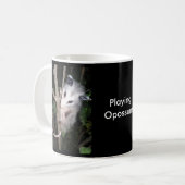 Spielen der Opossum-Tasse Kaffeetasse (Vorderseite Links)