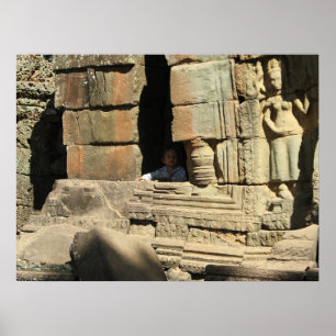 Spielen in den Ruinen ... Ta Prohm, Kambodscha Poster