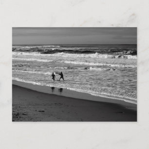 Spielen in den Wellen des Pazifischen Ozeans Postk Postkarte
