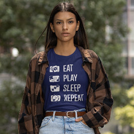 Spielen Sie beim Wiedergeben des Bretts, das Shirt