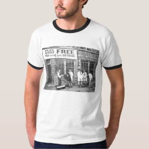 Spielen Sie frei Golf (während Sie Ihren Anzug ge T-Shirt