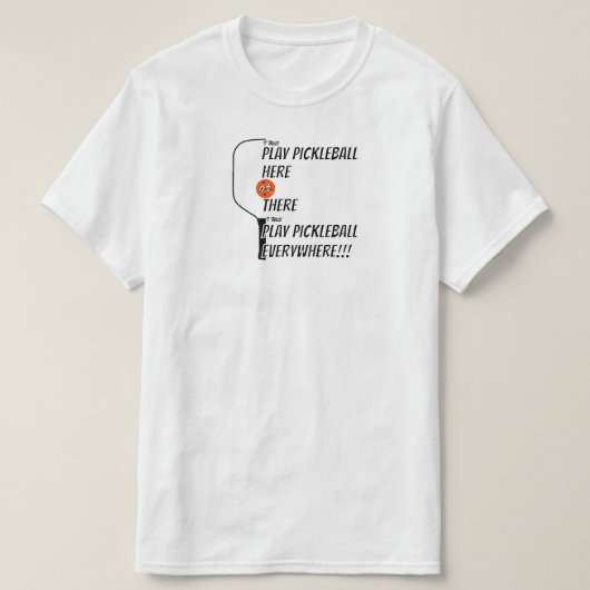 Spielen Sie Pickleball hier oder dort spielen Sie  T-Shirt (Design vorne)