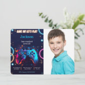 Spielen wir das Video Game Birthday Foto Einladung (Stehend Vorderseite)