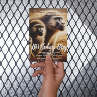 Spielende Affen tanzen auf der Wiese Postkarte