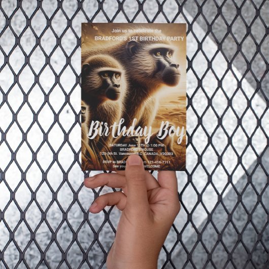 Spielende Affen tanzen auf der Wiese Postkarte