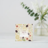 Spielende Blumencreme Rosa Gemusterte Blume Quadratische Visitenkarte (Stehend Vorderseite)