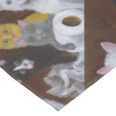 Spielende Kätzchen Tischdecke (Schrägansicht)