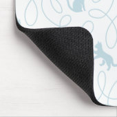 Spielende Katze und Wollknäuel Muster Hellblau Mousepad (Ecke)