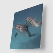 Spielende Pose Quadratische Wanduhr (Winkel)