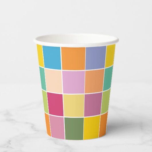 Spielende Springtime-Schachbretter Pappbecher (Rückseite)