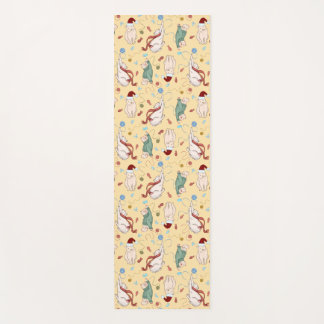 Spielende Weihnachtskatzen mit Garn und Holiday Mo Yogamatte