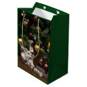 Spielende Weihnachtsmeisterin Mittlere Geschenktüte (Rückseite Schrägansicht)